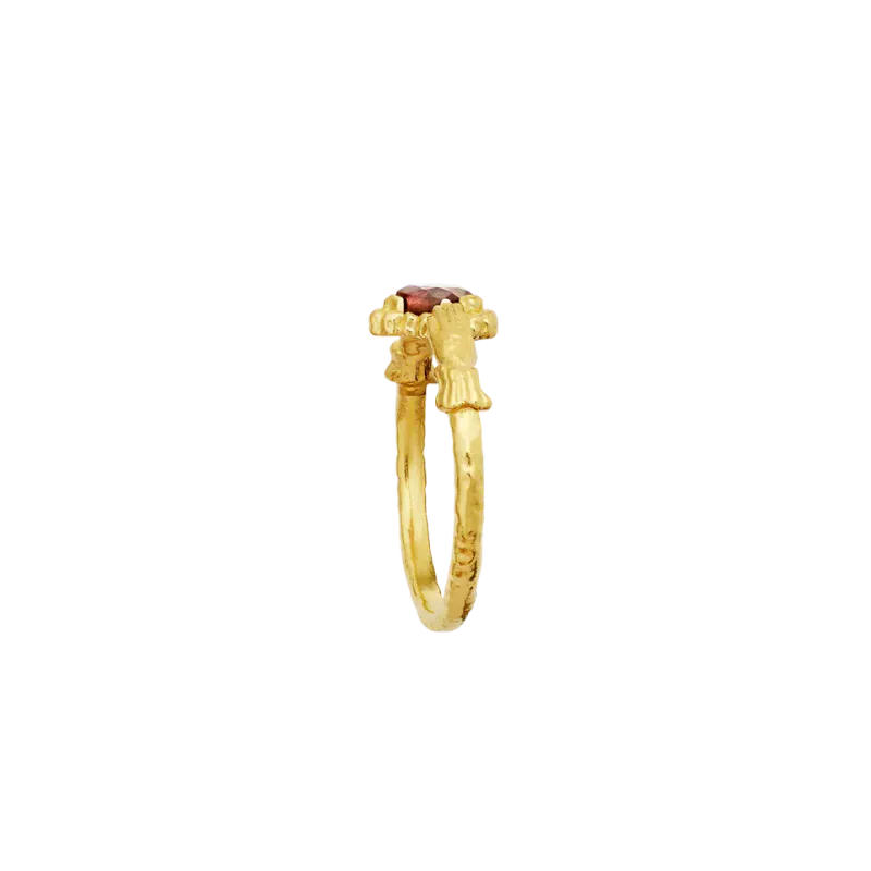 Capulet ring, Maanesten