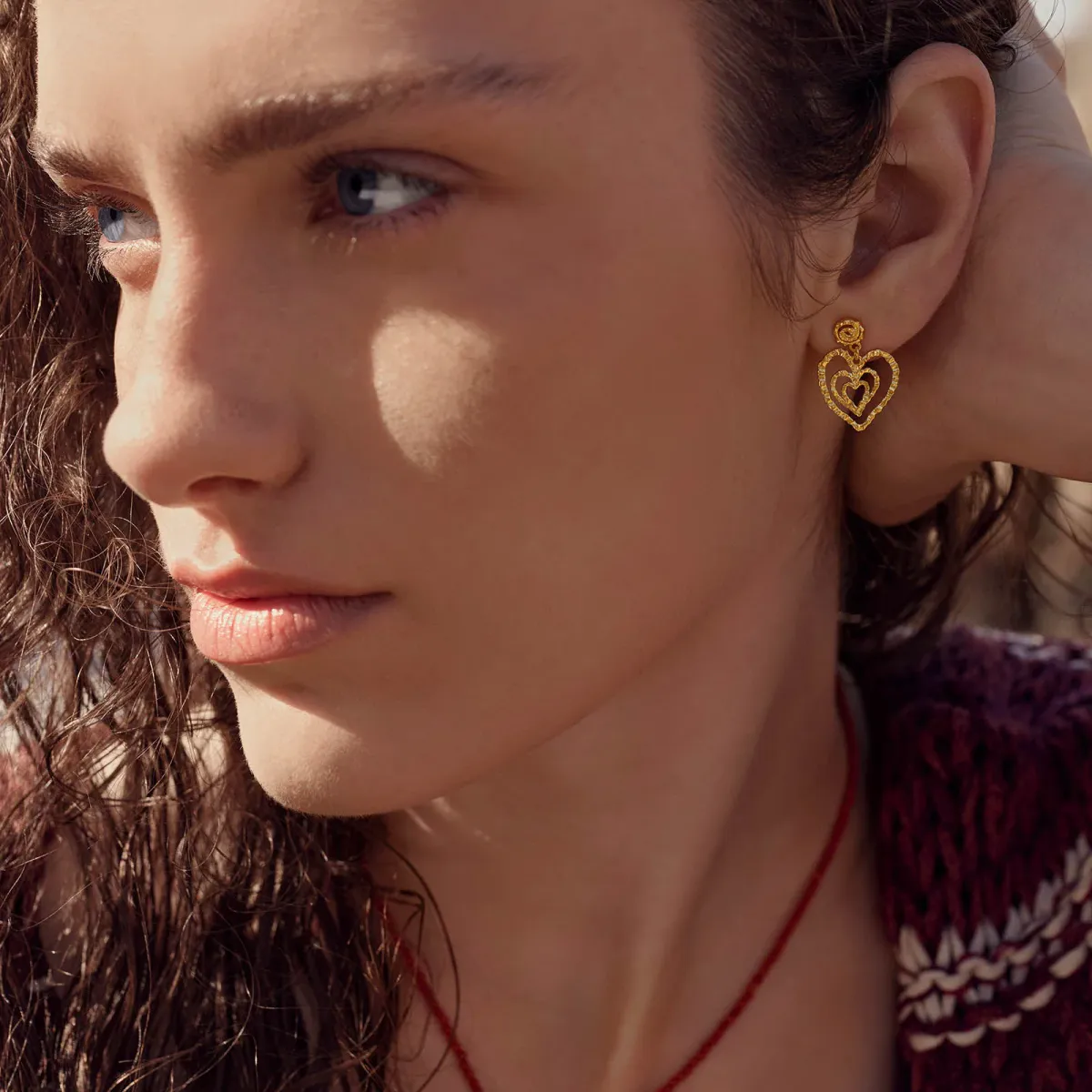 Beate Petite Øredobber, Maanesten