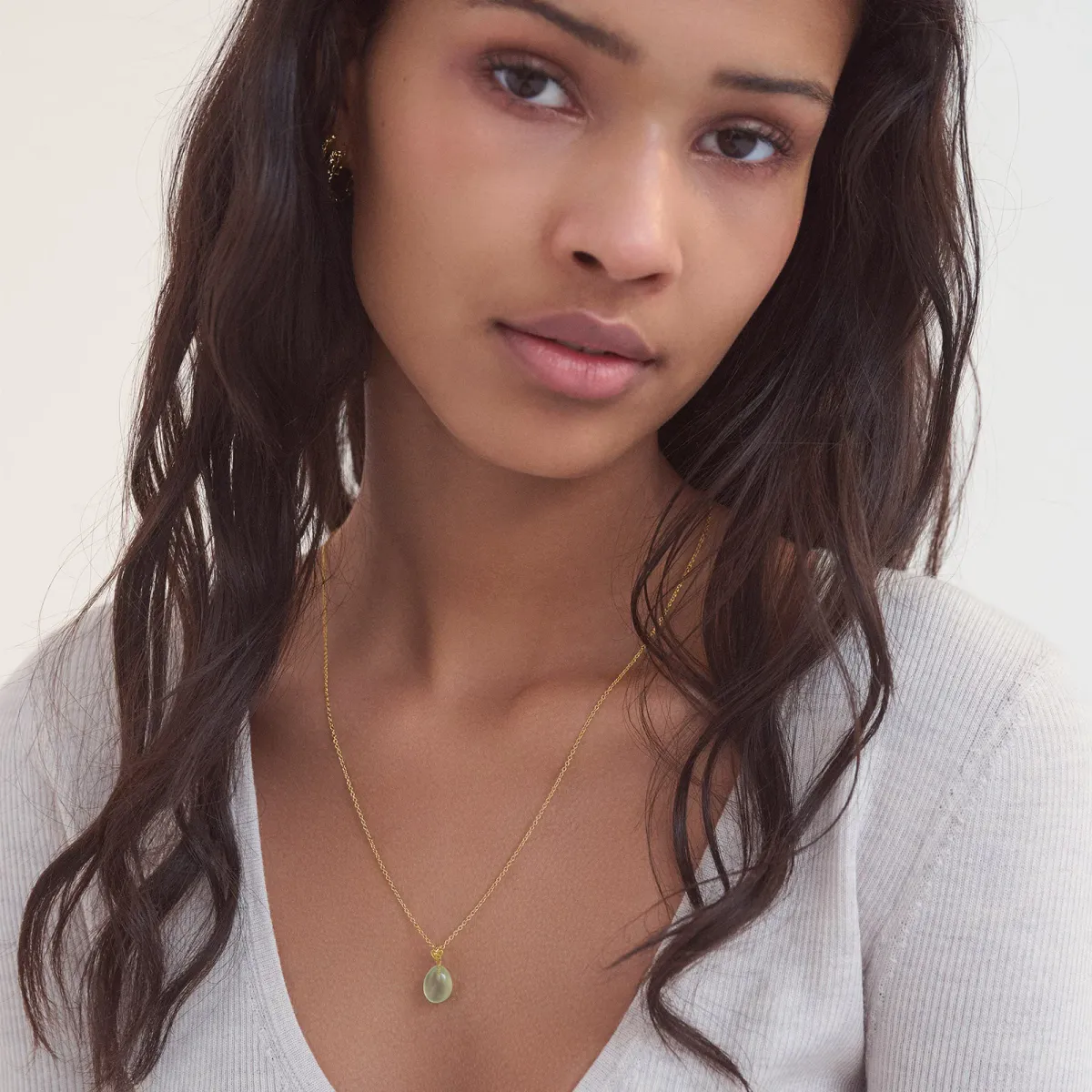 Prehnite Earth Pendant, Maanesten