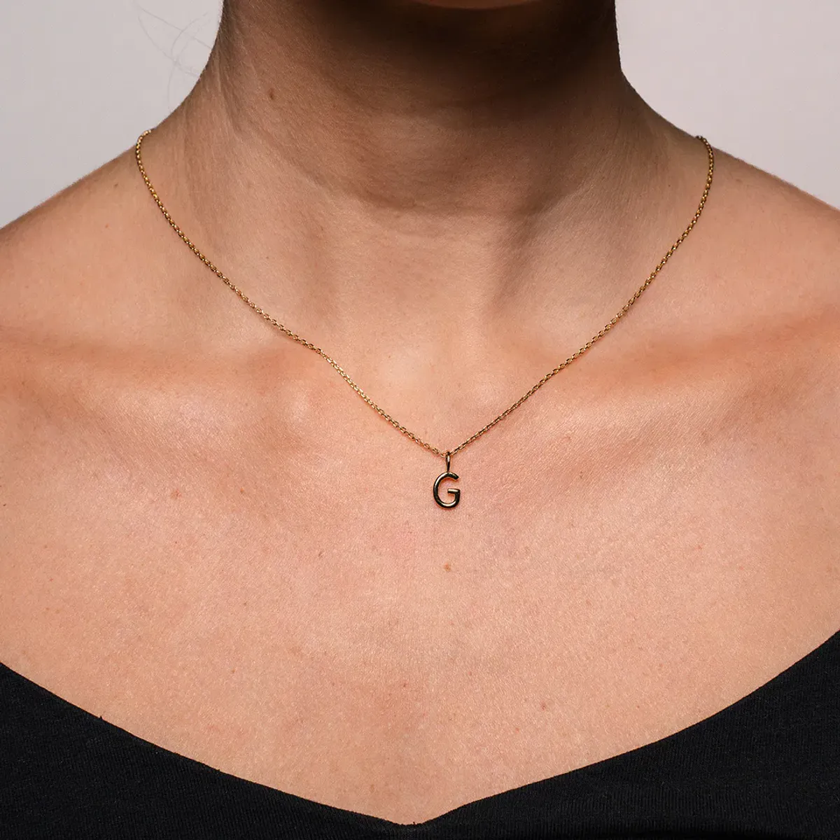 Bokstav smykke i forgylt sølv G