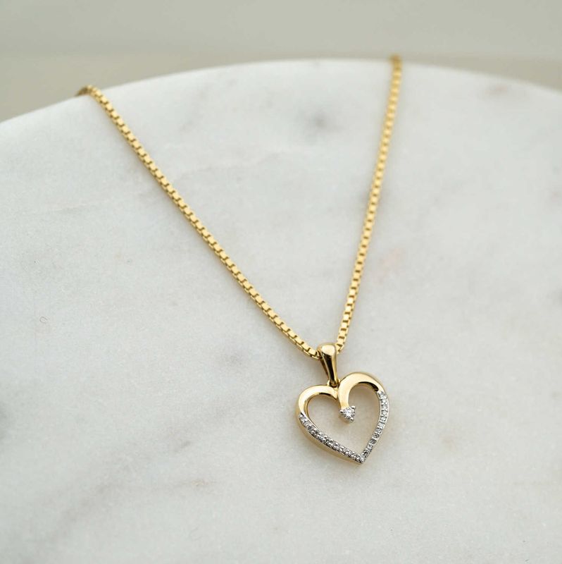 Anheng i gull med diamanter 0,04 ct
