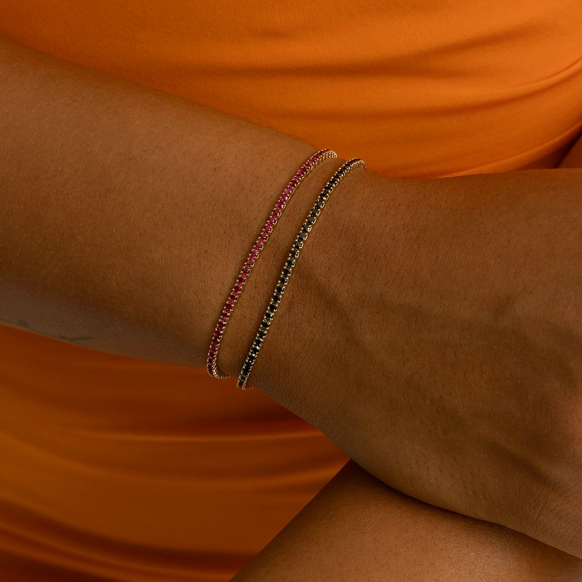 Lola armbånd i forgylt sølv med sort zirkonia