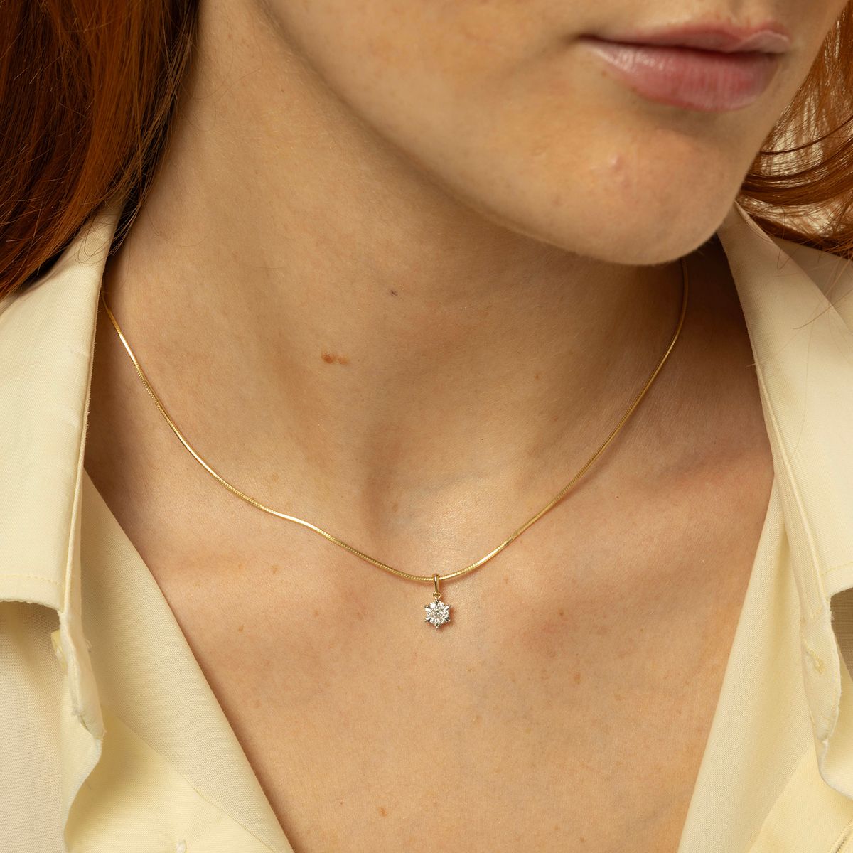 Anheng i gult gull med diamanter illusjonsfatning